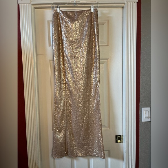 Bronx and Banco- NWOT Champagne Pink-Gold Sequin Midi Pencil Skirt. Size S - Picture 1 of 4